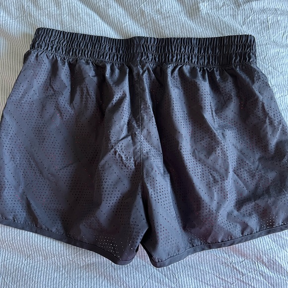 Running shorts - Picture 2 of 4